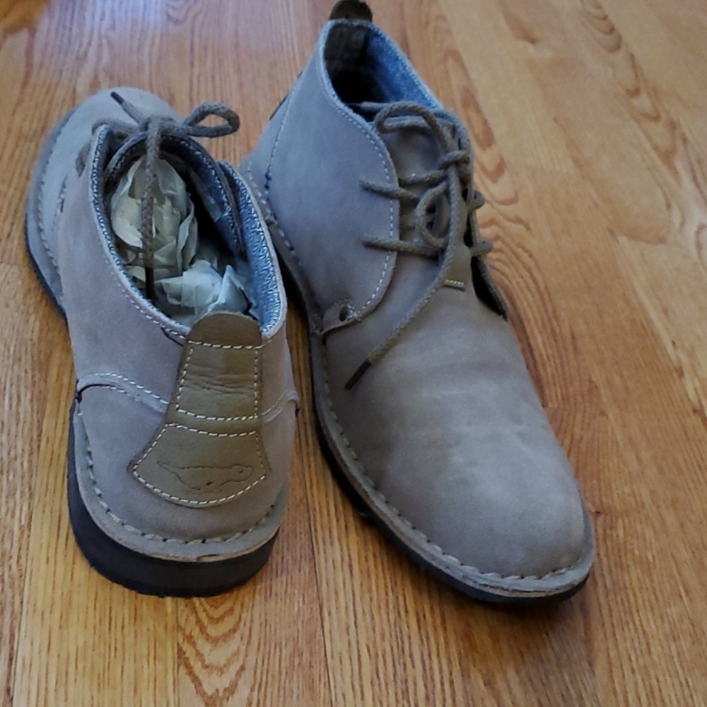 Boots - Picture 3 of 4